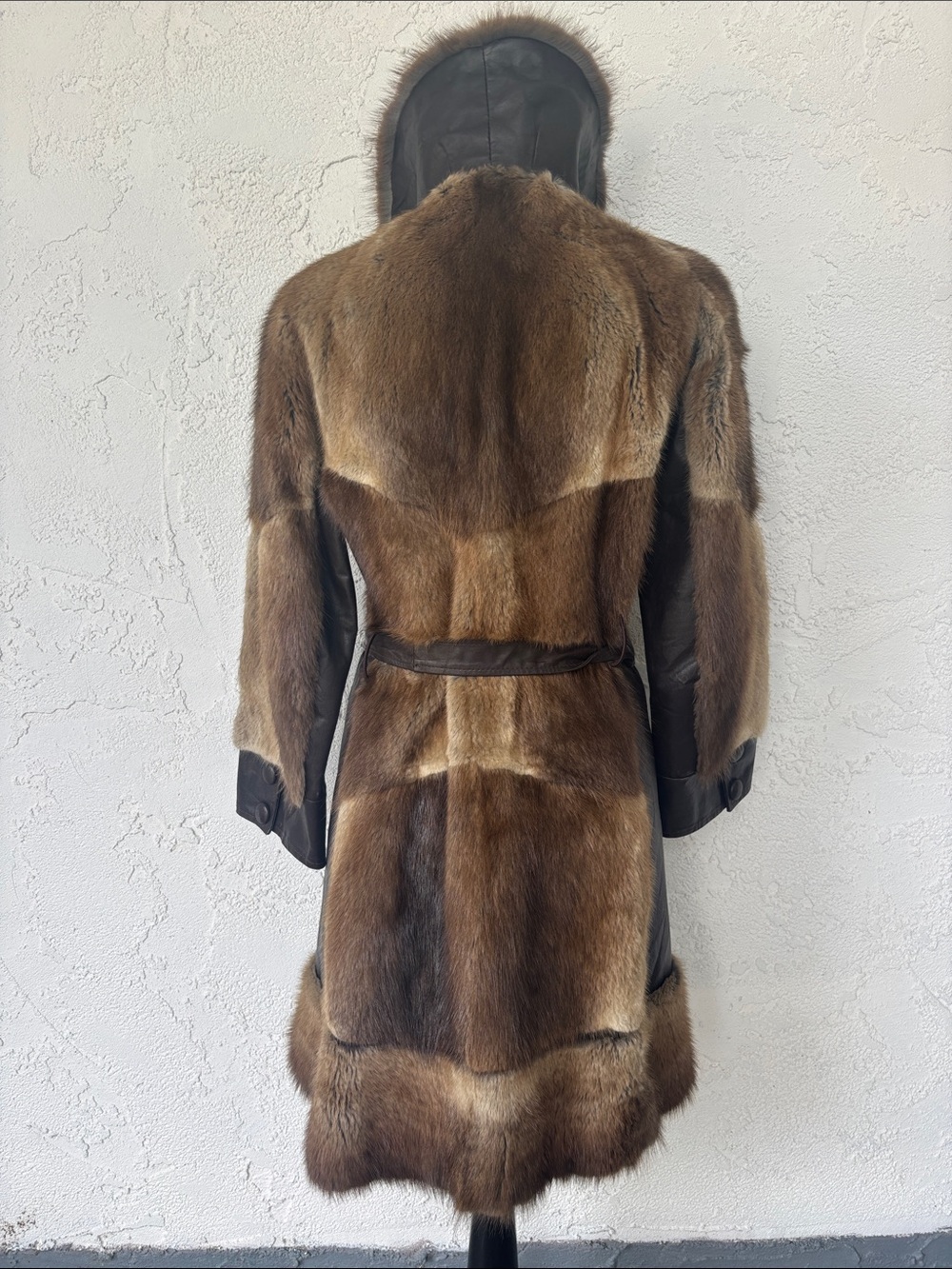 Luxurious Brown Fur & Leather Belted Coat - Picture 5 of 8